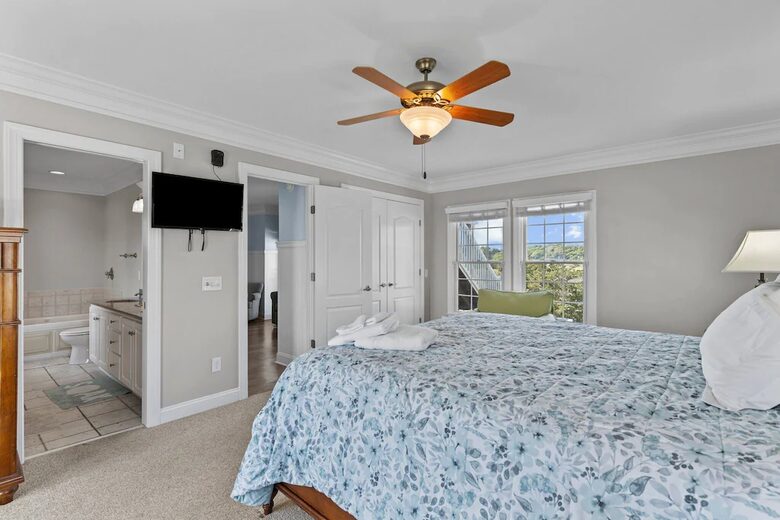 Dreamy Waterfront | With Private Beach Access - Holden Beach, North Carolina