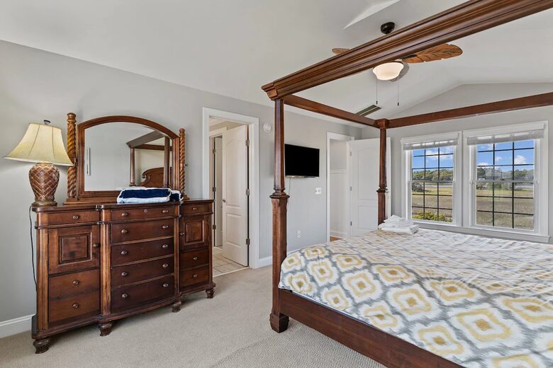Dreamy Waterfront | With Private Beach Access - Holden Beach, North Carolina