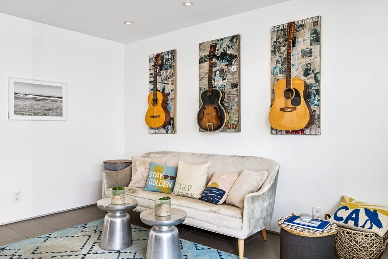 Guitar Room | Lounge