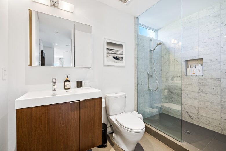 Bathroom Guest | Second Floor