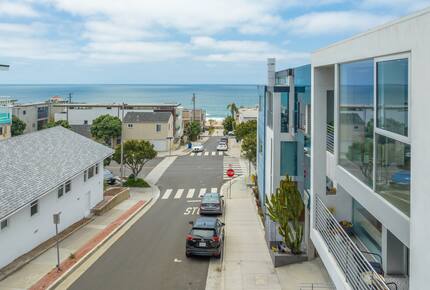 Location | one block from ocean and strand