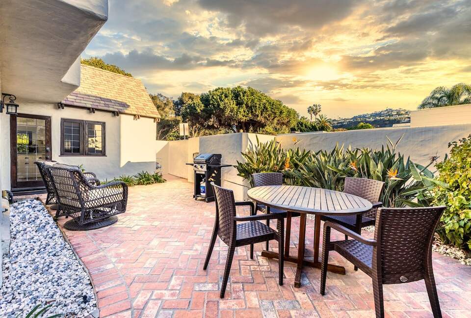Remodeled Cottage - Minutes to Beach, Park, Shops! - San Diego, California