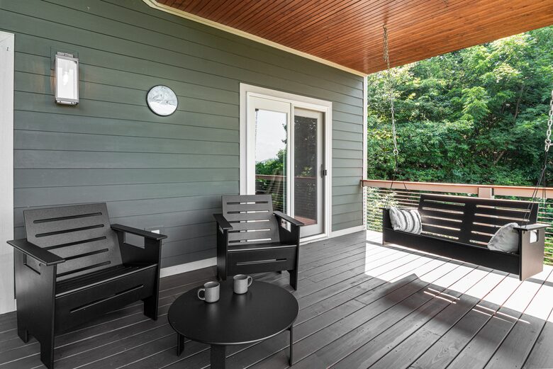 Top deck seating. Not pictured is additional rocking chair