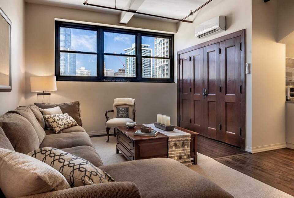 1-Bedroom Restored Vintage Loft in the Heart of Chicago - Chicago, Illinois