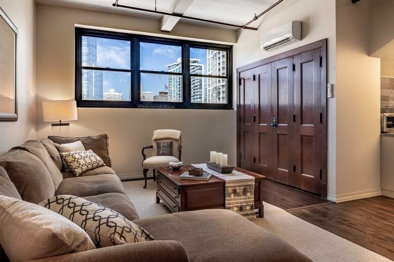 1-Bedroom Restored Vintage Loft in the Heart of Chicago - Chicago, Illinois