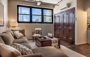 1-Bedroom Restored Vintage Loft in the Heart of Chicago - Chicago, Illinois