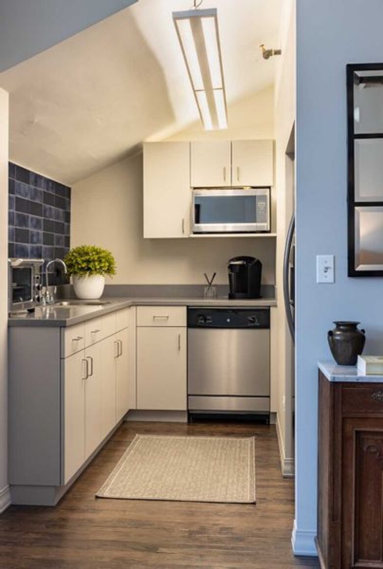 1-Bedroom Restored Vintage Loft in the Heart of Chicago - Chicago, Illinois