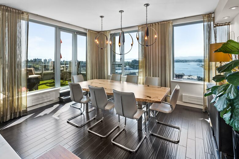 Luxury Condo with Stunning Vistas of the harbour, ocean and mountains - Victoria, Canada