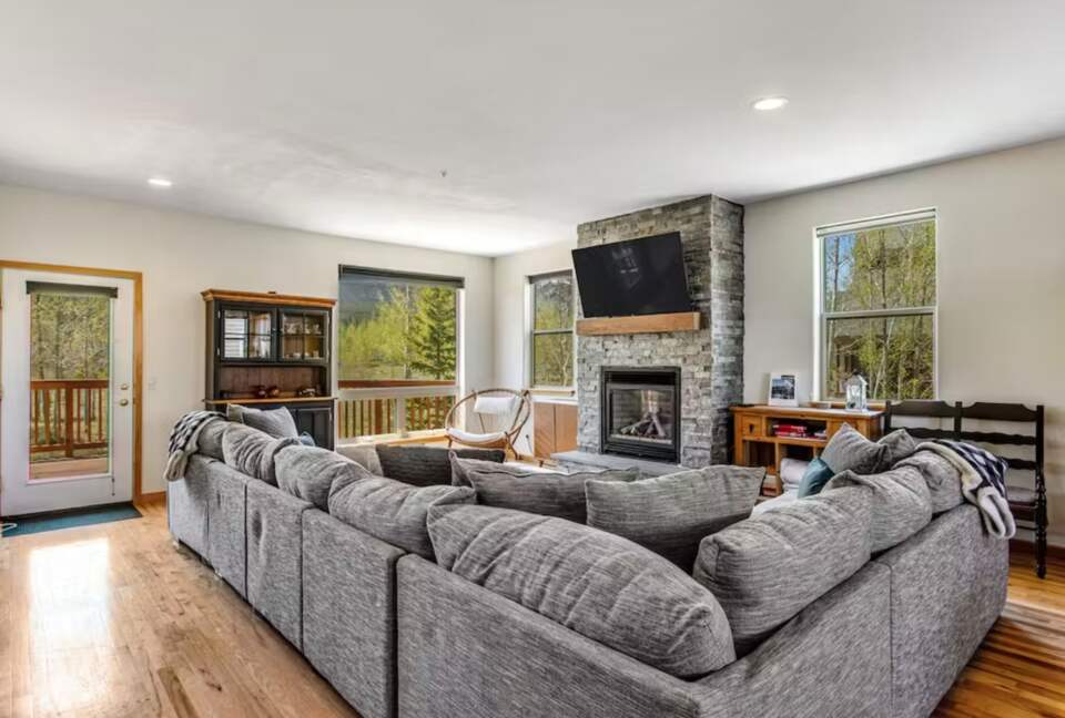 Silverthorne Spacious Getaway - Silverthorne, Colorado
