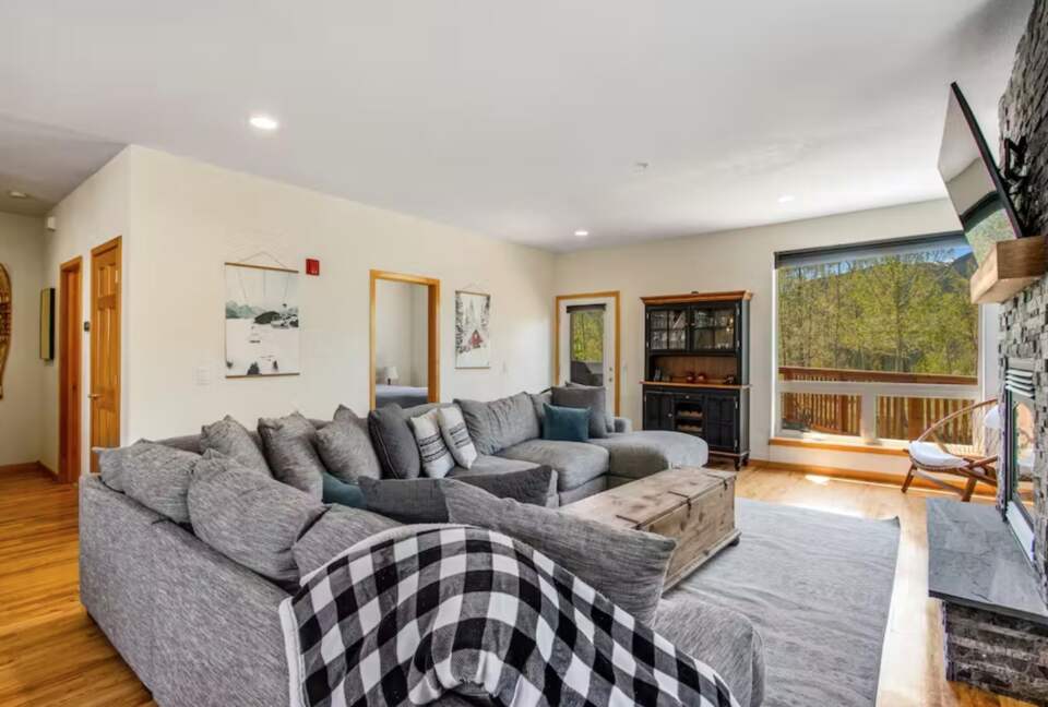 Silverthorne Spacious Getaway - Silverthorne, Colorado