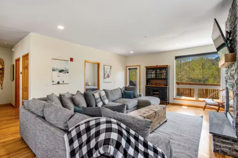 Silverthorne Spacious Getaway - Silverthorne, Colorado