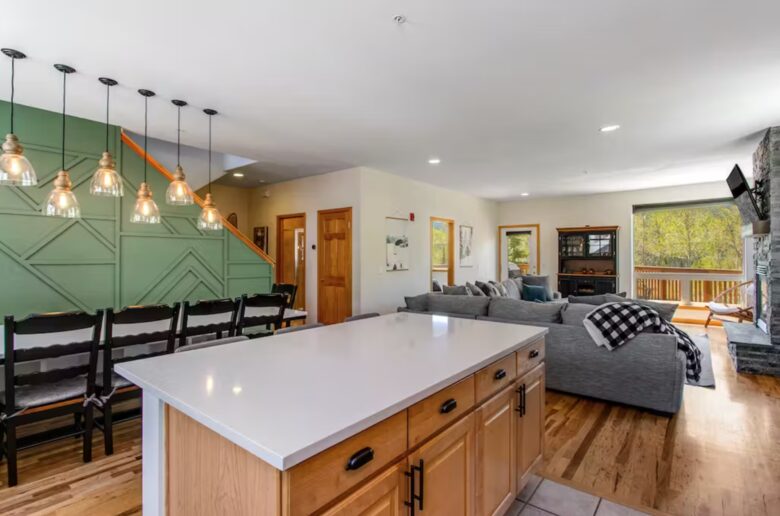 Silverthorne Spacious Getaway - Silverthorne, Colorado