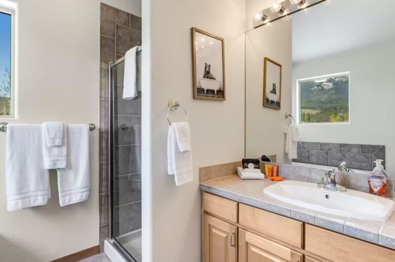 Silverthorne Spacious Getaway - Silverthorne, Colorado
