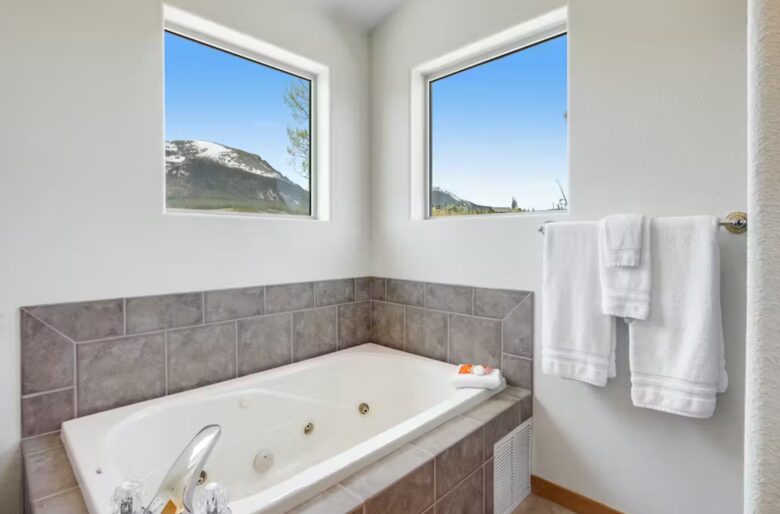 Silverthorne Spacious Getaway - Silverthorne, Colorado