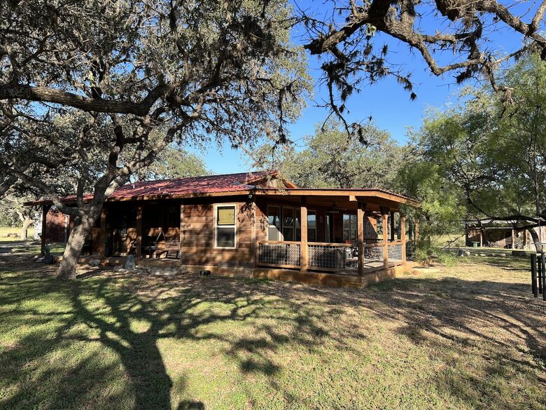 Private Getaway with a Game Room - Near Frio River - Leakey, Texas
