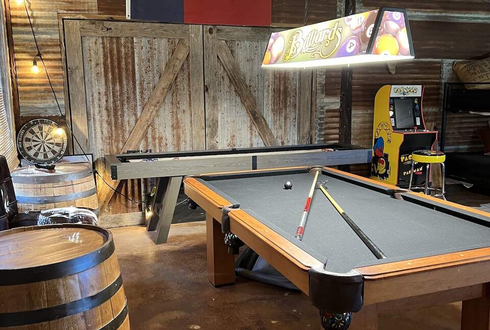 Private Getaway with a Game Room - Near Frio River - Leakey, Texas