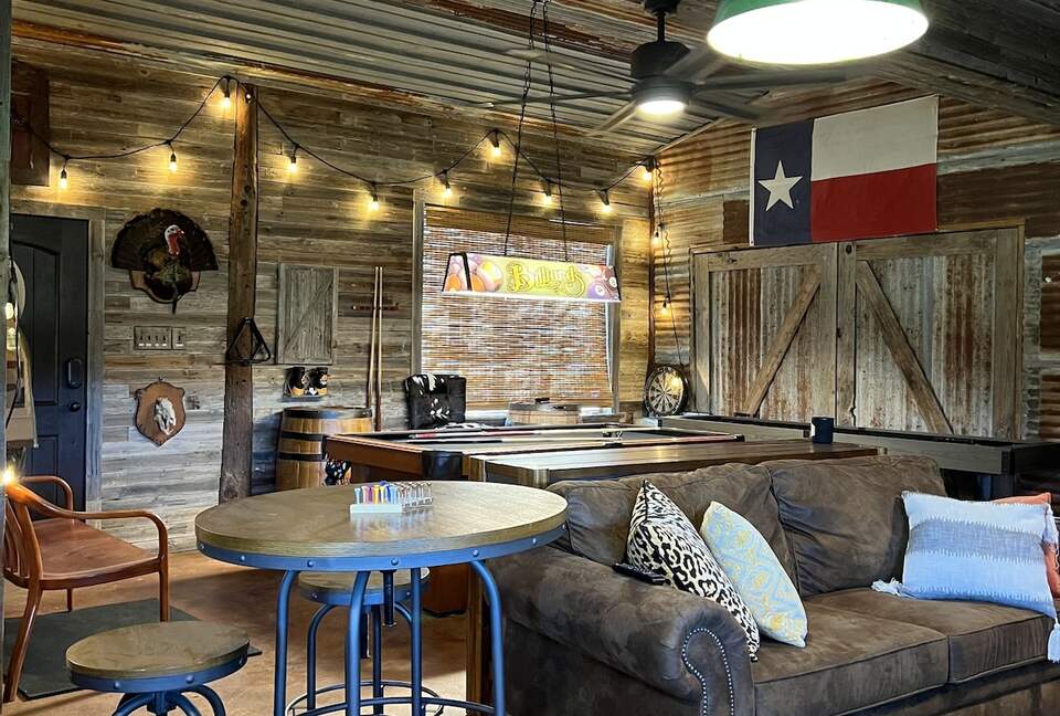 Private Getaway with a Game Room - Near Frio River - Leakey, Texas