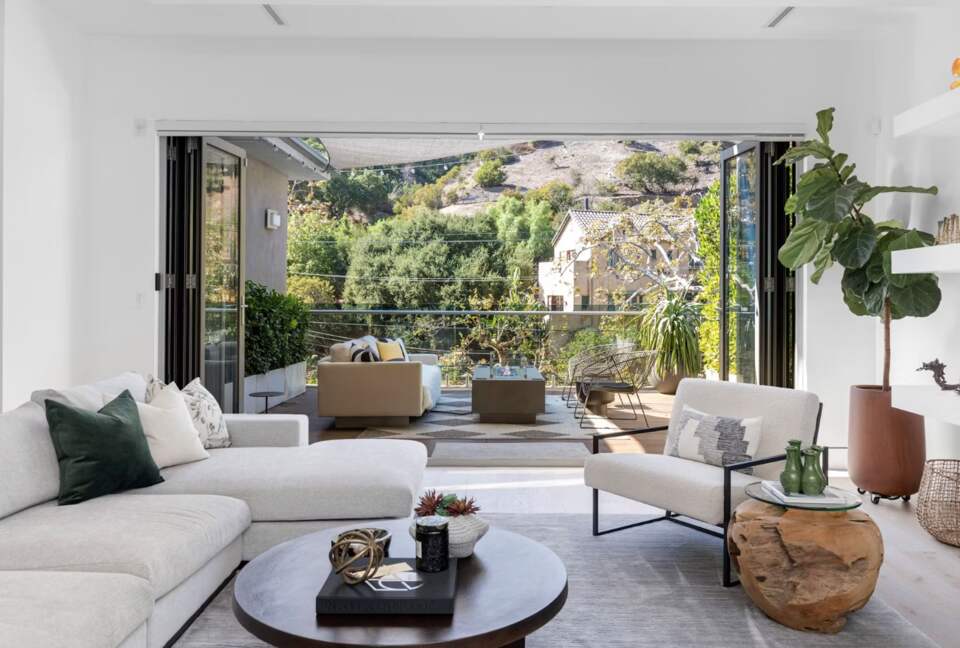 Los Angeles Luxe Getaway with a Pool - Los Angeles, California