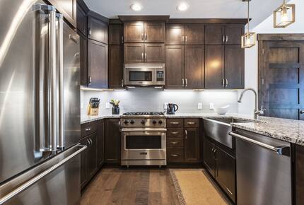 Hi-end Viking appliances and cookware