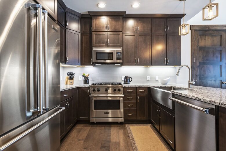 Hi-end Viking appliances and cookware