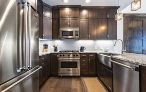 Hi-end Viking appliances and cookware