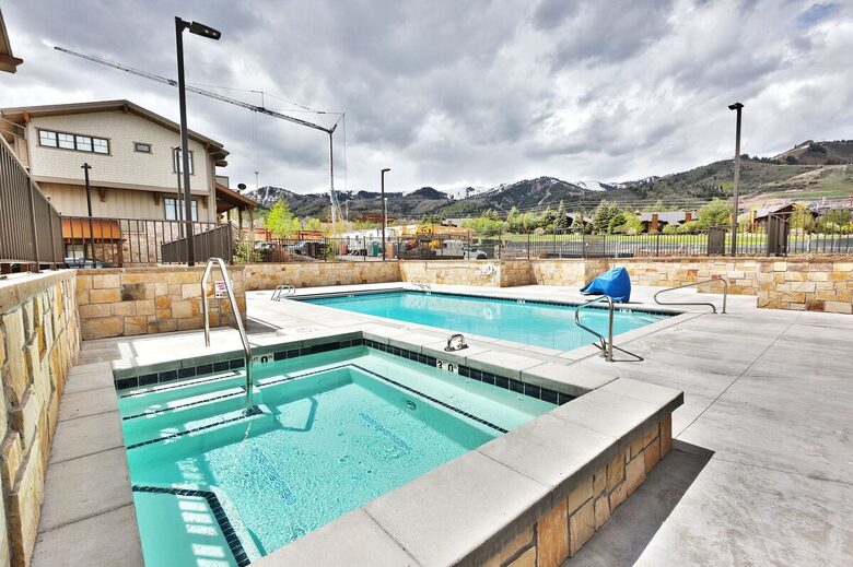Hot tub and pool