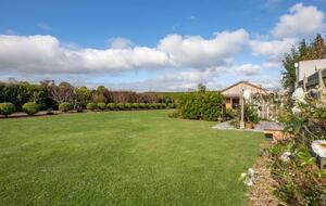 Rose Cottage - Karaka, New Zealand