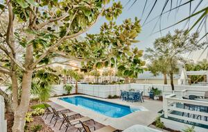 Destin Getaway | Heated Pool | Hot Tub | Golf Cart |Beach Service I Bikes - Destin, Florida