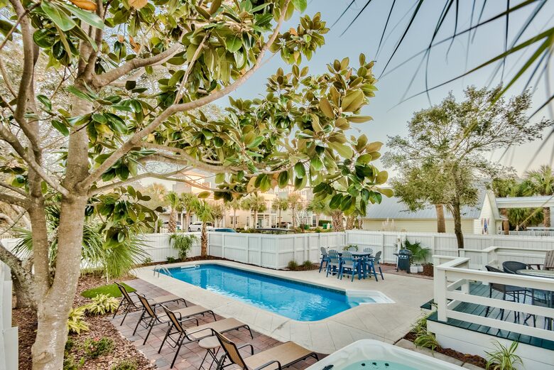 Destin Getaway | Heated Pool | Hot Tub | Golf Cart |Beach Service I Bikes - Destin, Florida