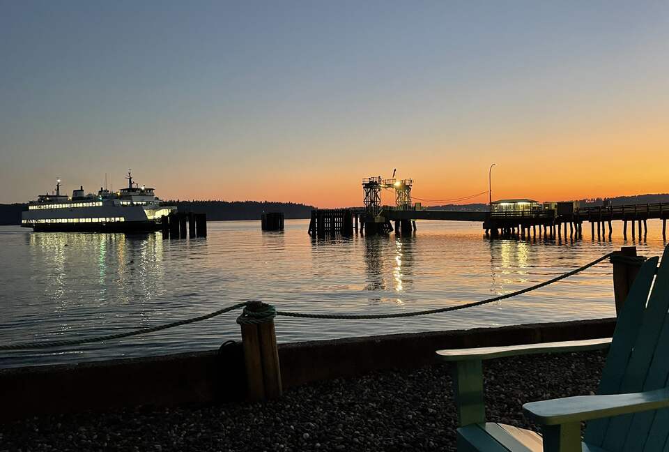 Waterfront retreat on Vashon; with a beach and hot tub! - Vashon, Washington