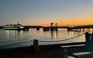 Waterfront retreat on Vashon; with a beach and hot tub! - Vashon, Washington