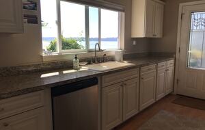 Waterfront retreat on Vashon; with a beach and hot tub! - Vashon, Washington