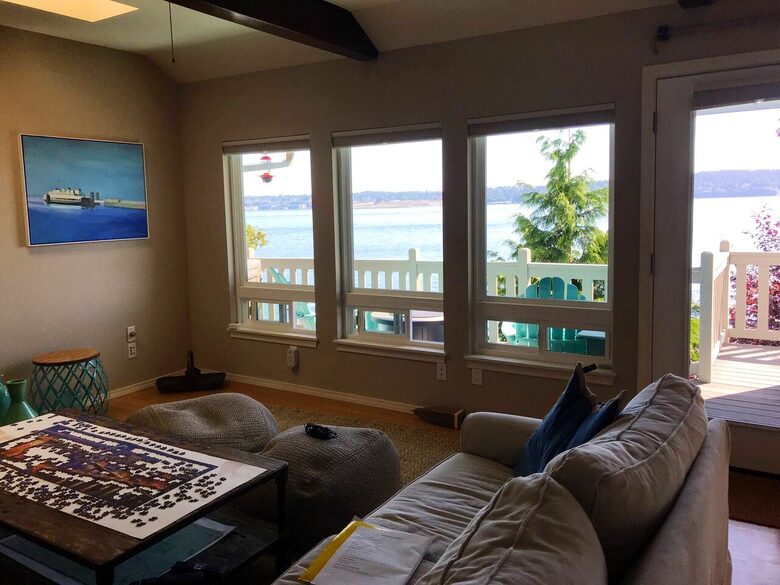 Waterfront retreat on Vashon; with a beach and hot tub! - Vashon, Washington