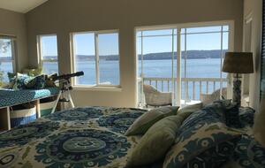 Waterfront retreat on Vashon; with a beach and hot tub! - Vashon, Washington