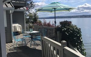 Waterfront retreat on Vashon; with a beach and hot tub! - Vashon, Washington