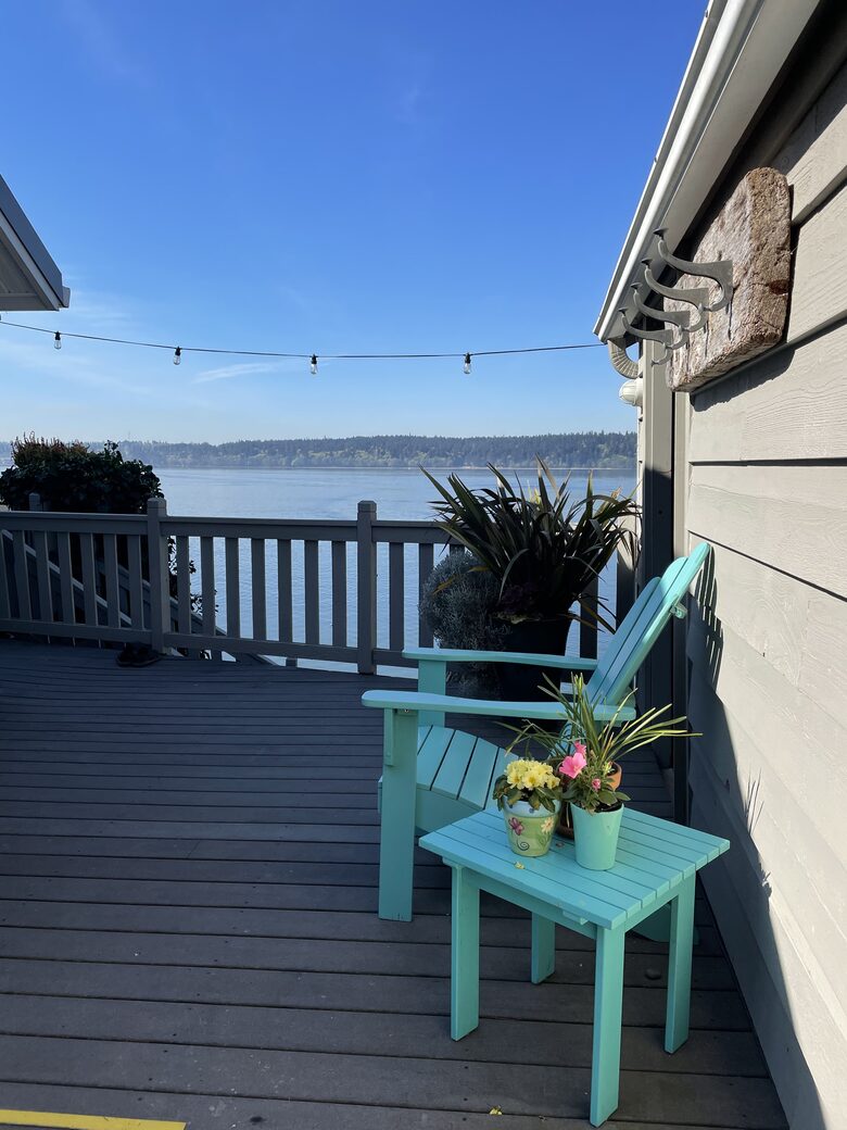 Waterfront retreat on Vashon; with a beach and hot tub! - Vashon, Washington