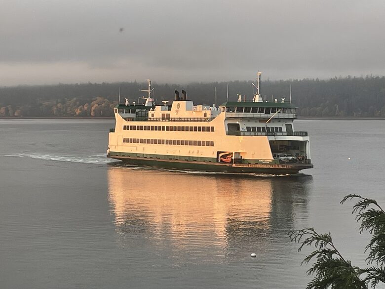 Waterfront retreat on Vashon; with a beach and hot tub! - Vashon, Washington