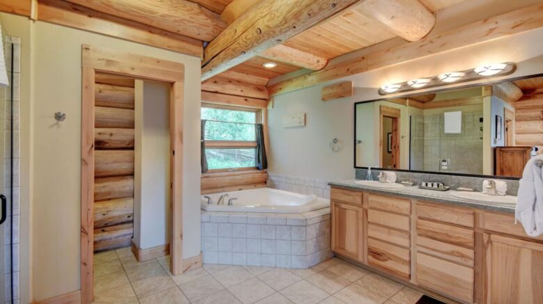 Winter Park Luxury Log Home | Hot Tub | Arcade |Amazing Views - Fraser, Colorado