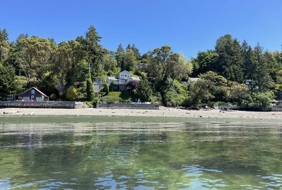 Waterfront retreat on Vashon; with a beach and hot tub! - Vashon, Washington