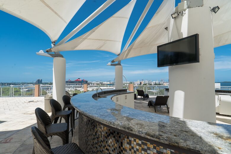 Luxury 2-Bedroom Escape with Amazing Ocean Views - Miami, Florida