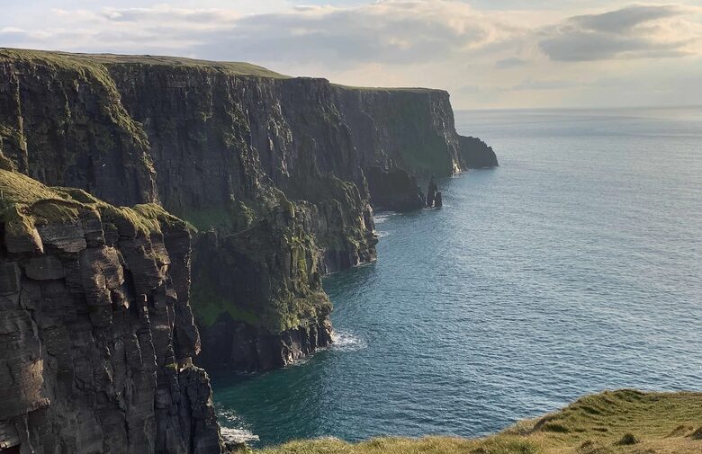 Cottage with breathtaking views atop the Cliffs of Moher - Doolin, Ireland
