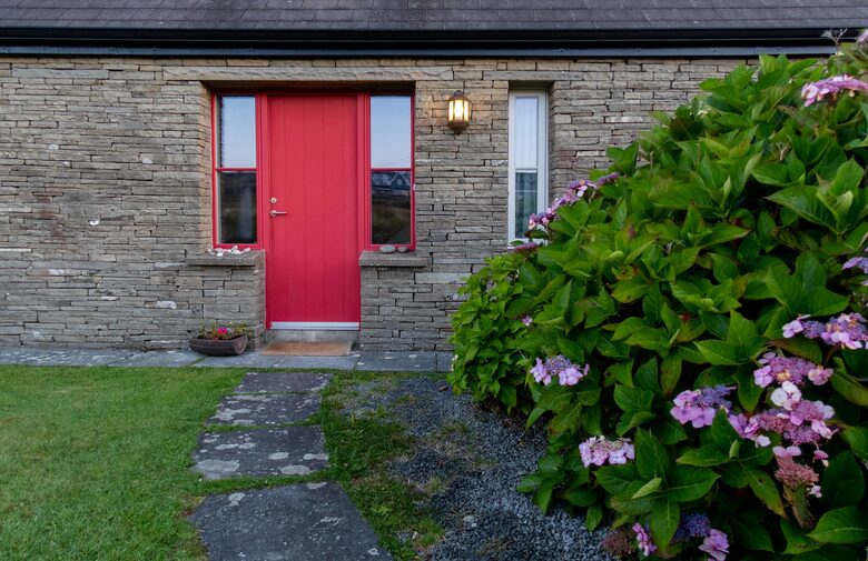 Cottage with breathtaking views atop the Cliffs of Moher - Doolin, Ireland