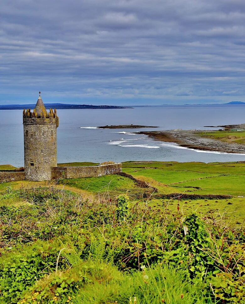 Cottage with breathtaking views atop the Cliffs of Moher - Doolin, Ireland