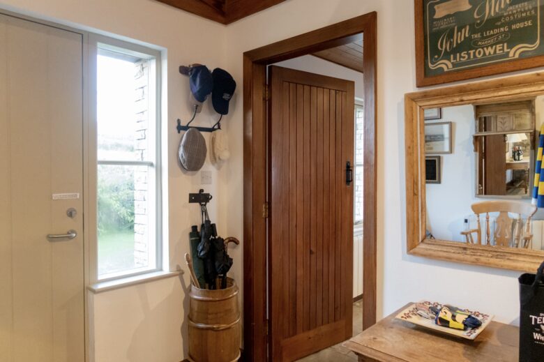 Cottage with breathtaking views atop the Cliffs of Moher - Doolin, Ireland