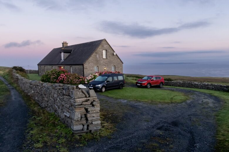 Cottage with breathtaking views atop the Cliffs of Moher - Doolin, Ireland
