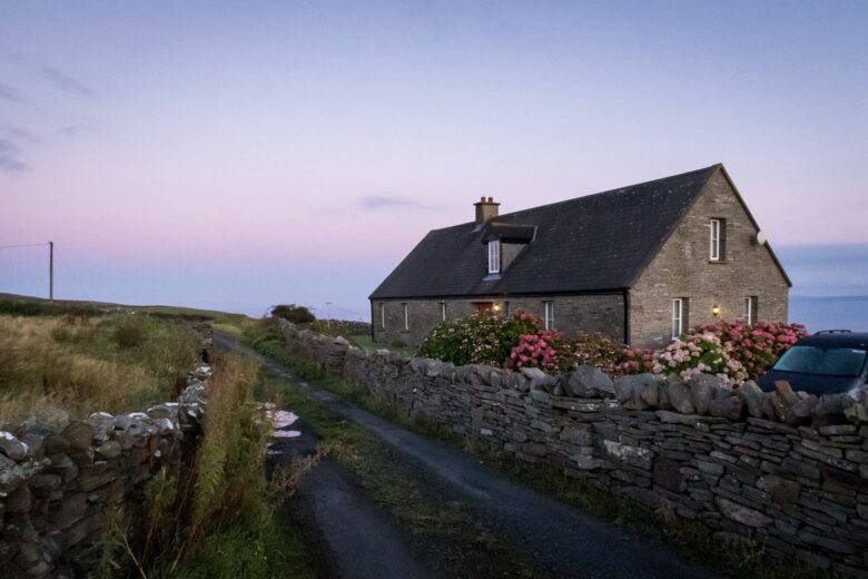 Cottage with breathtaking views atop the Cliffs of Moher - Doolin, Ireland