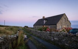 Cottage with breathtaking views atop the Cliffs of Moher - Doolin, Ireland