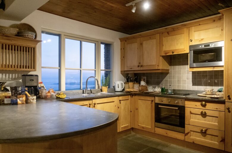 Cottage with breathtaking views atop the Cliffs of Moher - Doolin, Ireland