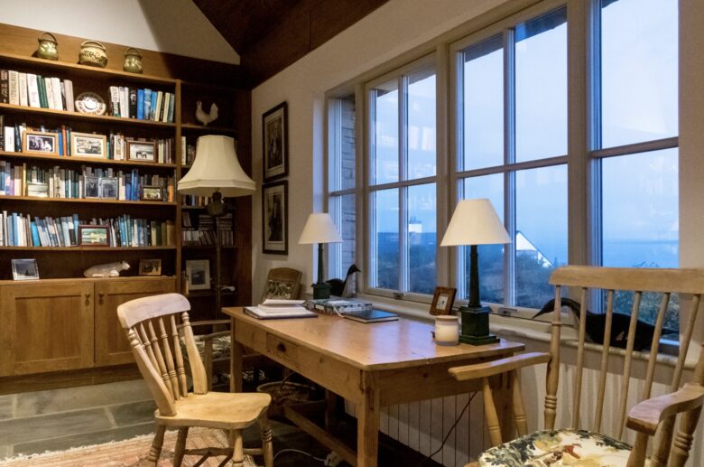 Cottage with breathtaking views atop the Cliffs of Moher - Doolin, Ireland