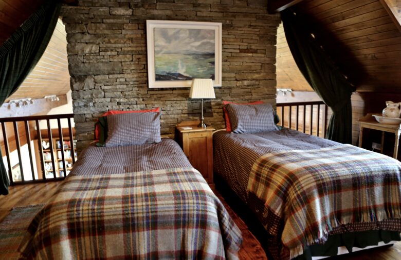 Cottage with breathtaking views atop the Cliffs of Moher - Doolin, Ireland